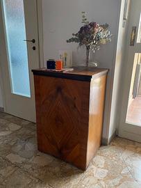 Mobiletto con macchina da cucire Necchi
