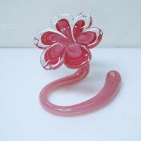 Elegante fiore in vetro soffiato