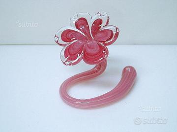 Elegante fiore in vetro soffiato