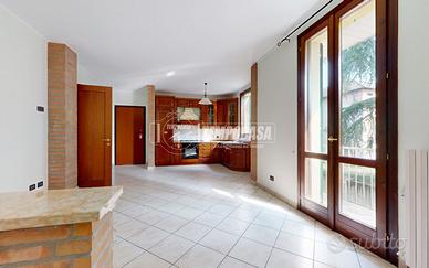 Trilocale seminuovo al primo piano con Garage