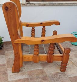 Poltrona in legno senza cuscino