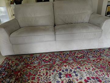 Elegnate ampio divano 3 posti da salotto