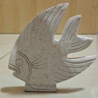 Elegante Scultura Pesce in Pietra 