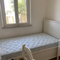 Letto singolo  in legno bianco