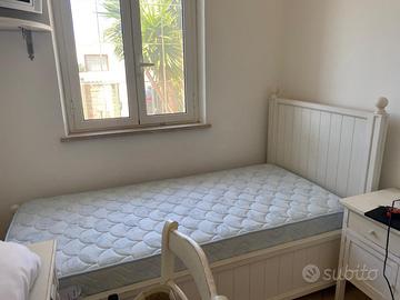 Letto singolo  in legno bianco