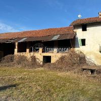 Ampio rustico con fienile e terreno