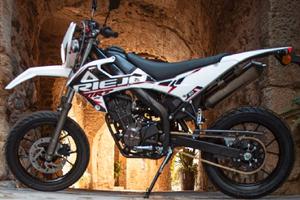 Enduro Motard Rieju MRT 125 Motard LC raff ad Acqu
