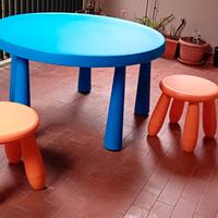 Tavolino +tre sgabelli