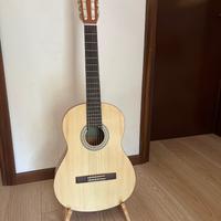 Chitarra classica Yamaha + custodia e accessori