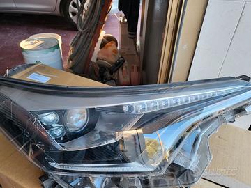 Fari al led Toyota C-HR