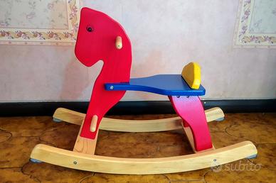 Cavalluccio a dondolo in legno