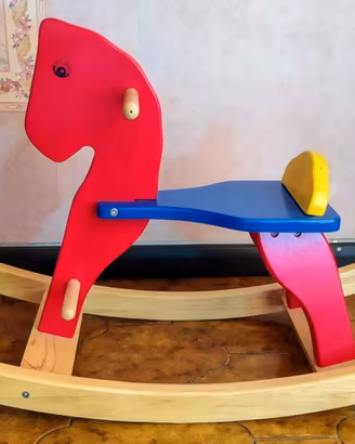 Cavalluccio a dondolo in legno