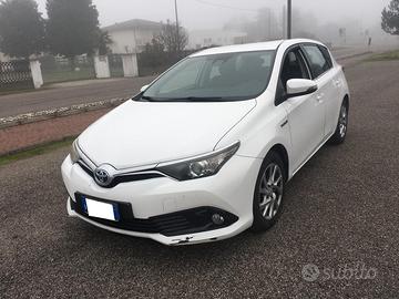 Toyota Auris 1.8 Hybrid Active-ok neopatentati-UNI