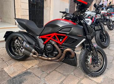 Ducati diavel red carbon
