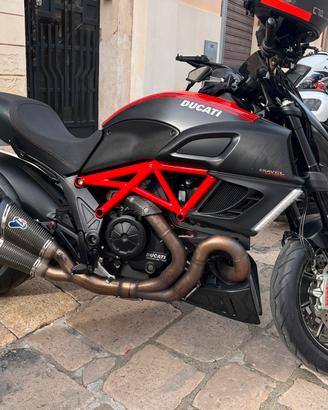Ducati diavel red carbon