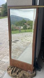 Specchio anni anni 60 su anta armadio vintage