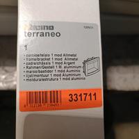 cornice/telaio BTicino art.331711+ cassetta incas.