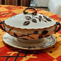 Zuppiera ovale con coperchio e sottopiatto