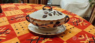 Zuppiera ovale con coperchio e sottopiatto