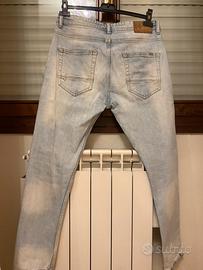 Pantaloni jeans