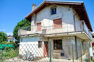CASA DI TESTA QUADRICAMERE CON GIARDINO