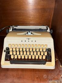 Macchina da scrivere ADLER