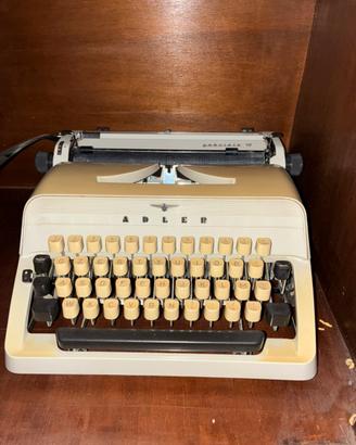 Macchina da scrivere ADLER