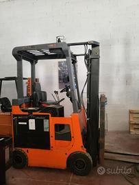 Carrello elevatore elettrico 1600 kg marca Carer.