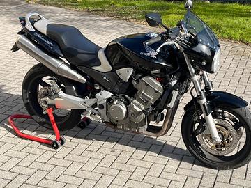 Honda hornet 900 2002