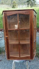 vetrinetta in legno con mensole 