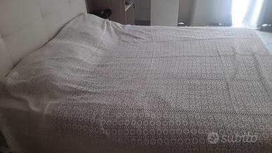 coperta matrimoniale fatta a mano a uncinetto 