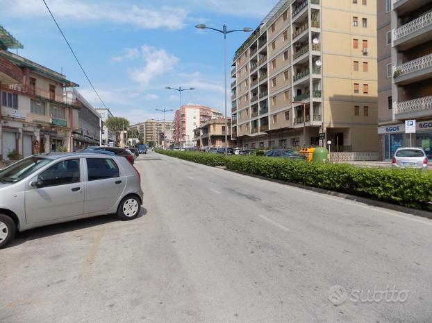 Appartamento con terrazzo sul viale Teracati