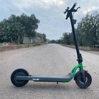 monopattino elettrico argento MOMO Design EVO9