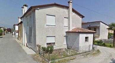 Casa con giardino e pertinenza