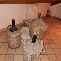 Tris di antichi bottiglioni da vino ed olio.