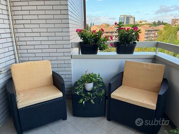 Set 2 poltrone+tavolino (contenitore)