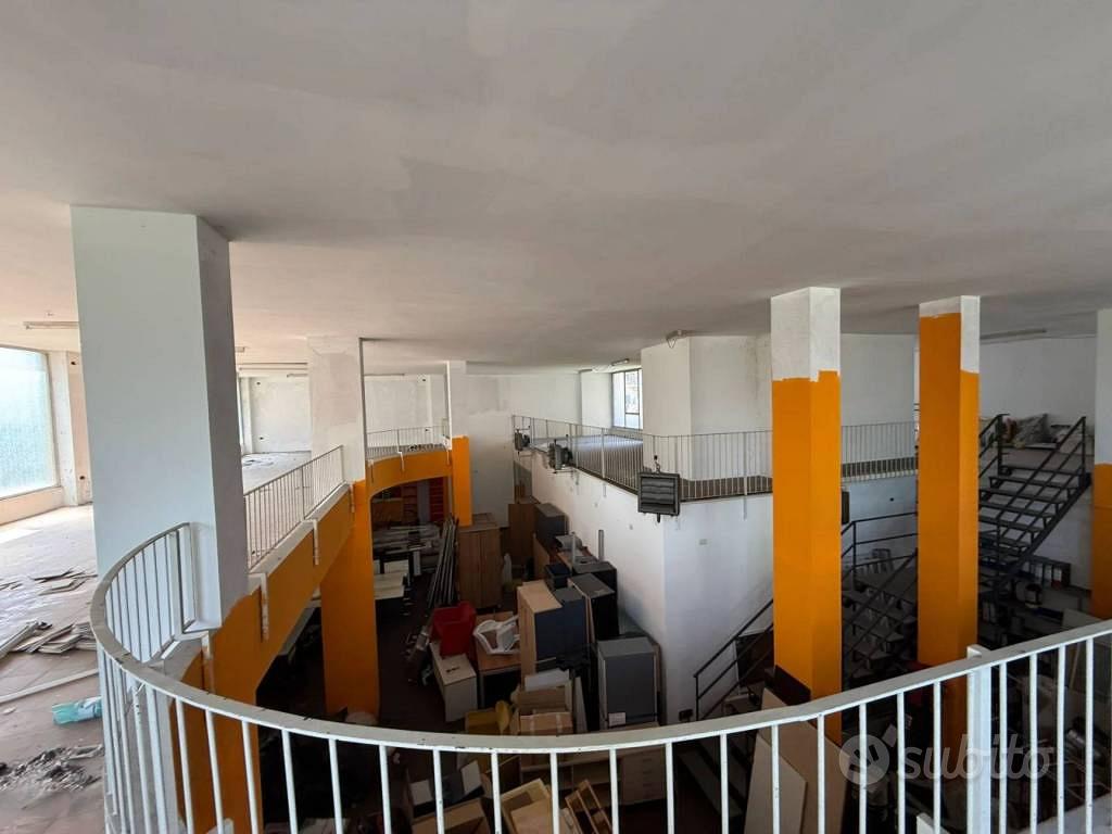 Immobile in asta di 286 m² a Monza - Altro