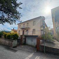 Appartamento su due piani in villetta bifamiliare