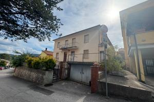 Appartamento su due piani in villetta bifamiliare