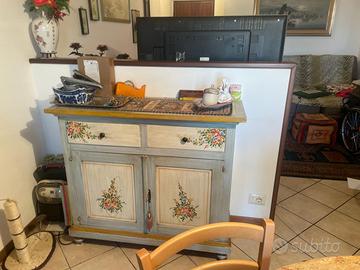 Credenza rustica/ vintage dipinta a mano