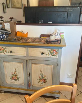 Credenza rustica/ vintage dipinta a mano