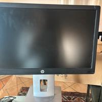 Monitor nuovo HP E24d G4