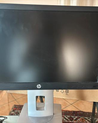 Monitor nuovo HP E24d G4