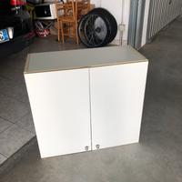 Bel mobile pensile multiuso.