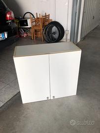 Bel mobile pensile multiuso.