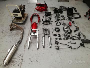 Kawasaki ZR7-S ricambi vari