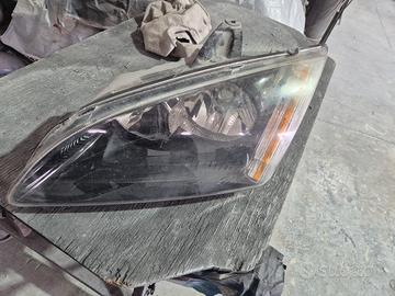 faro sinistro focus 2005 