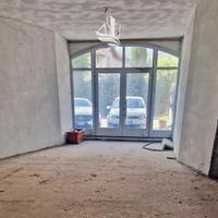 Lana: Locale commerciale