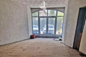 Lana: Locale commerciale