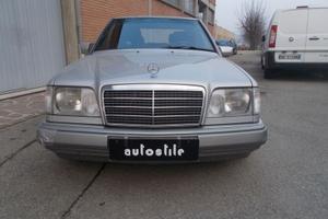 Mercedes-Benz Serie 200-320 MERCEDES 200 E 33...